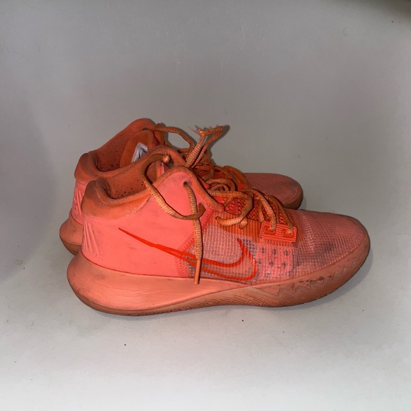 kyrie flytrap - Picture 3 of 5